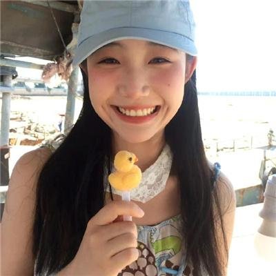 穿着旗袍的女孩